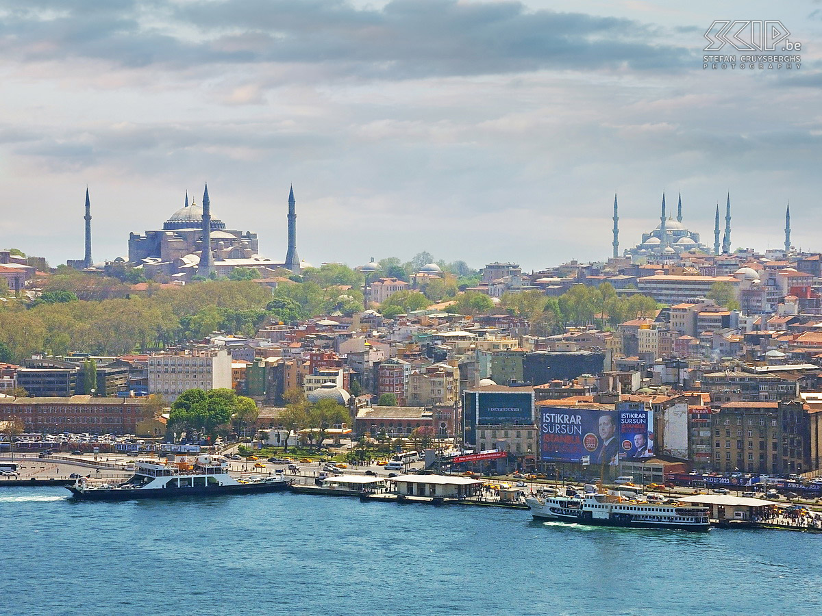 Istanbul - Galata toren De Galatatoren is het hoogste punt in Instanbul en geeft een prachtig zicht op de oude stad met de Nieuwe moskee en  Süleymaniye-moskee. Stefan Cruysberghs